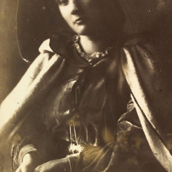Julia Jackson (later Stephen) photographed by Julia Margaret Cameron in 1864
