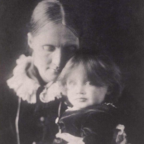 Julia Stephen with young Virginia